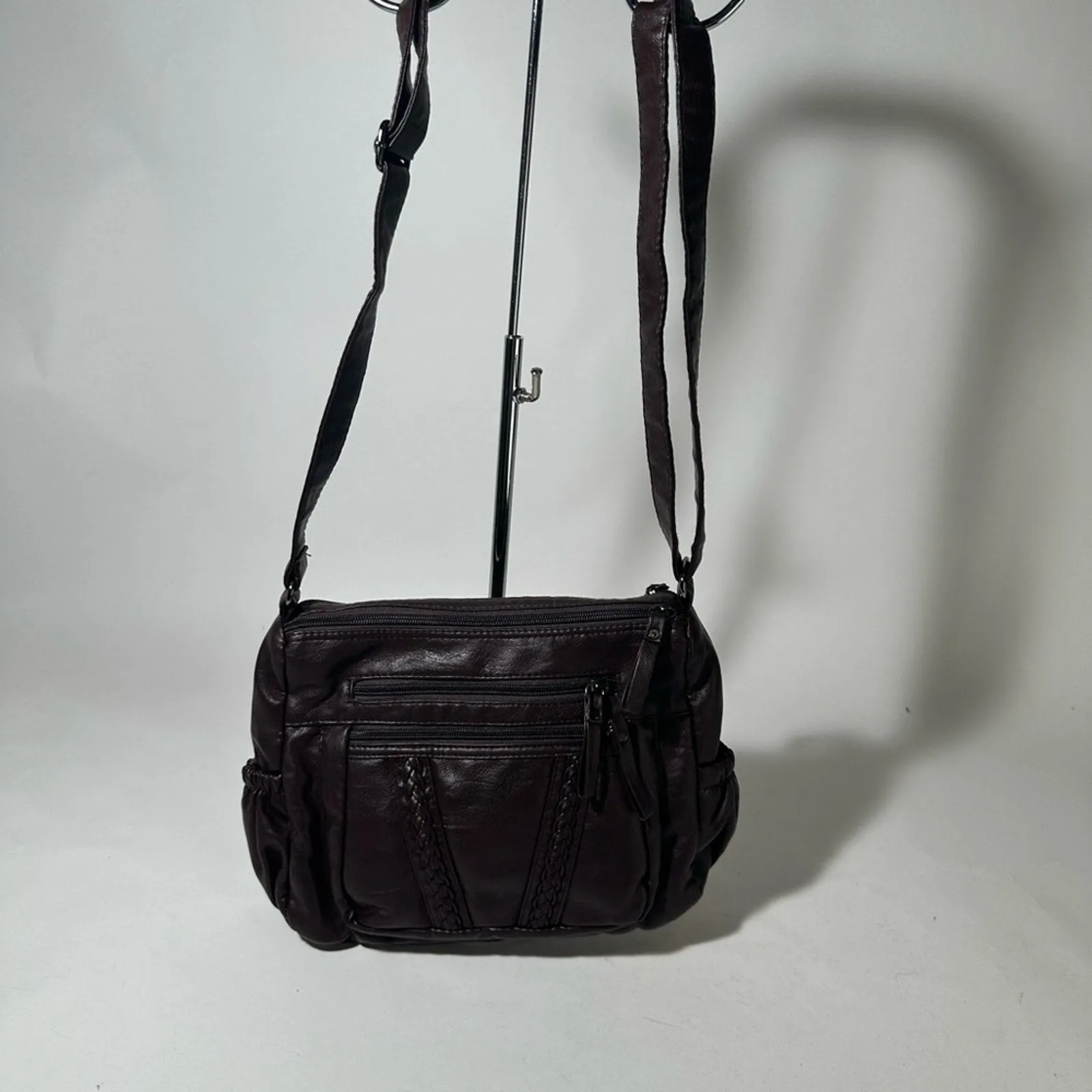 Chic Brown Leather Shoulder Bag with Textured Finish